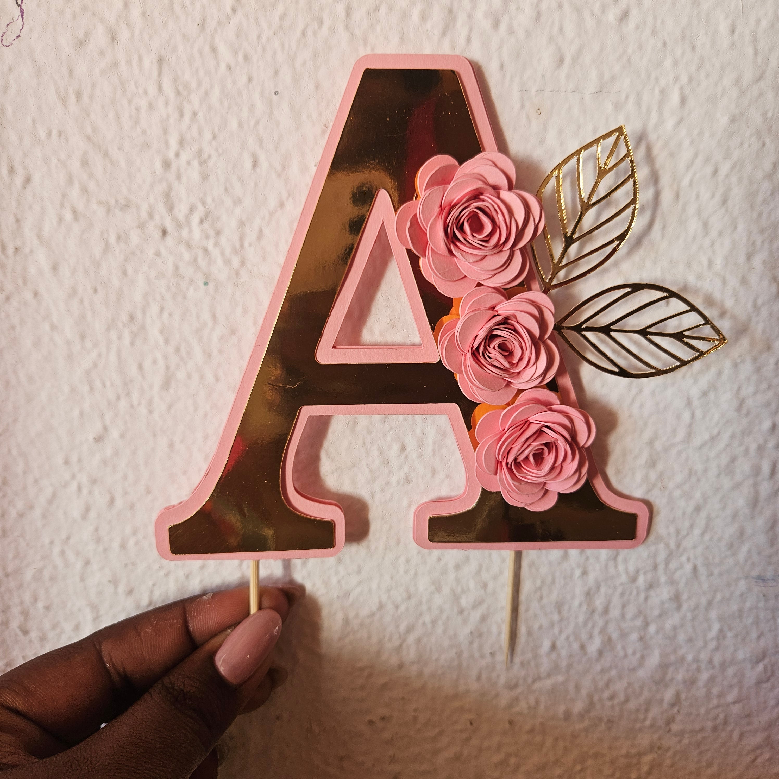 Cake topper lettre et fleurs